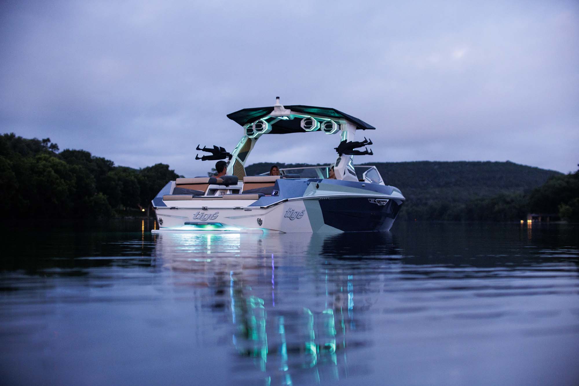 tige ultre 23zx surf boat 5684 1